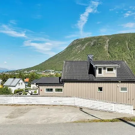 In Tromsdalen Apartment *